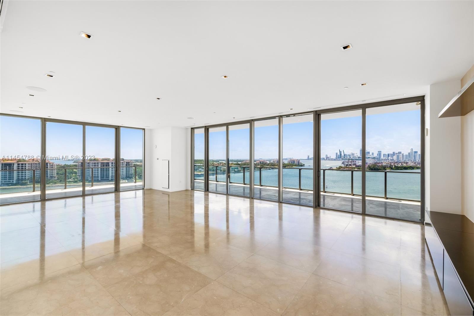 APOGEE CONDO - Residential