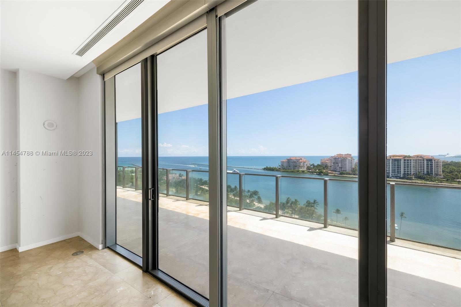 APOGEE CONDO - Residential