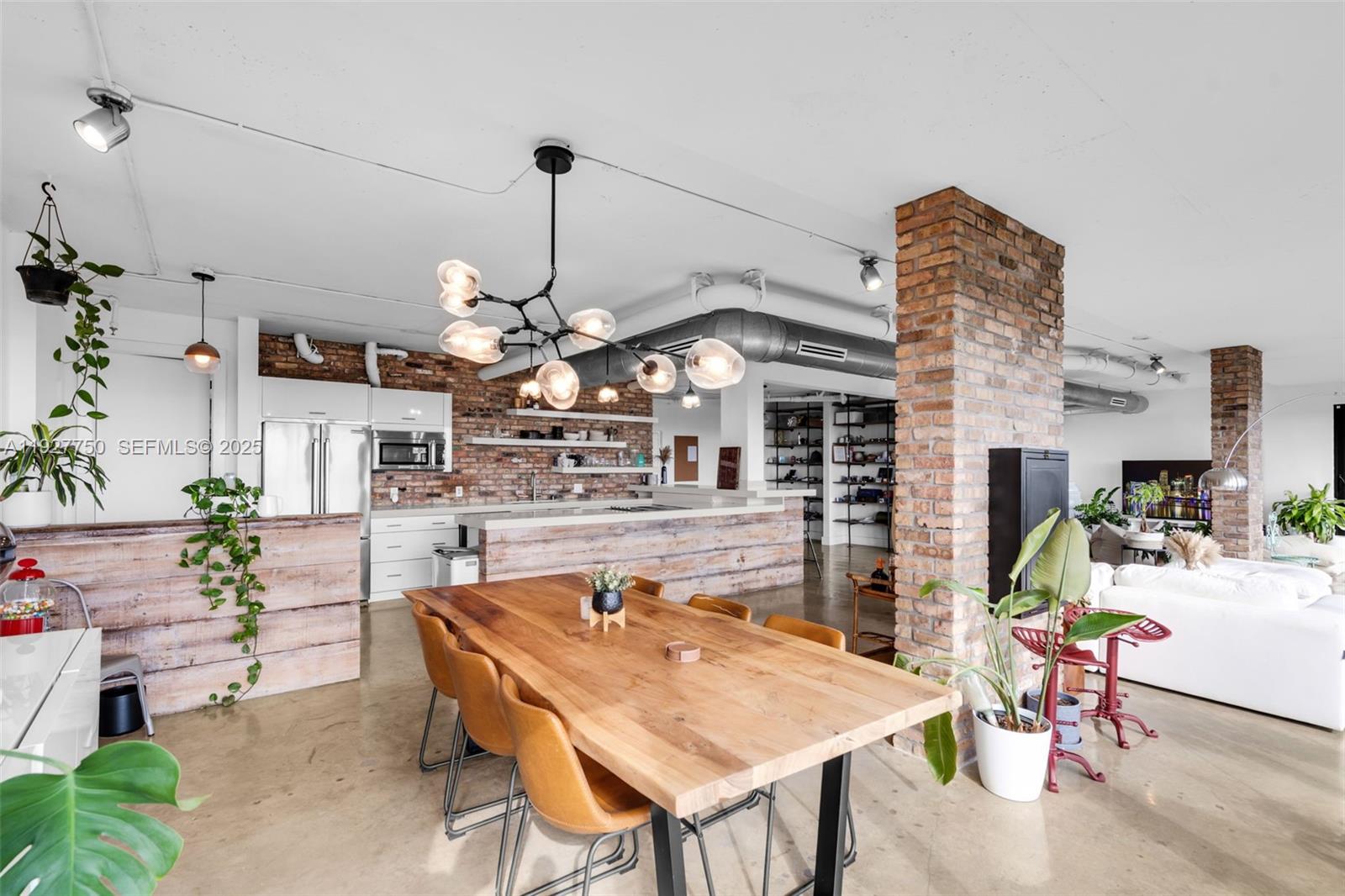 THE FLATS AT MORNINGSIDE - Residential