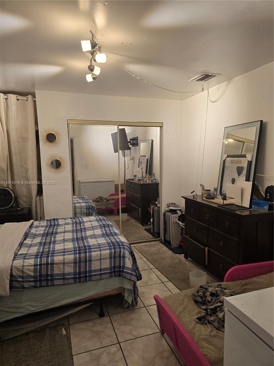 CAROLINDA PARK - Residential