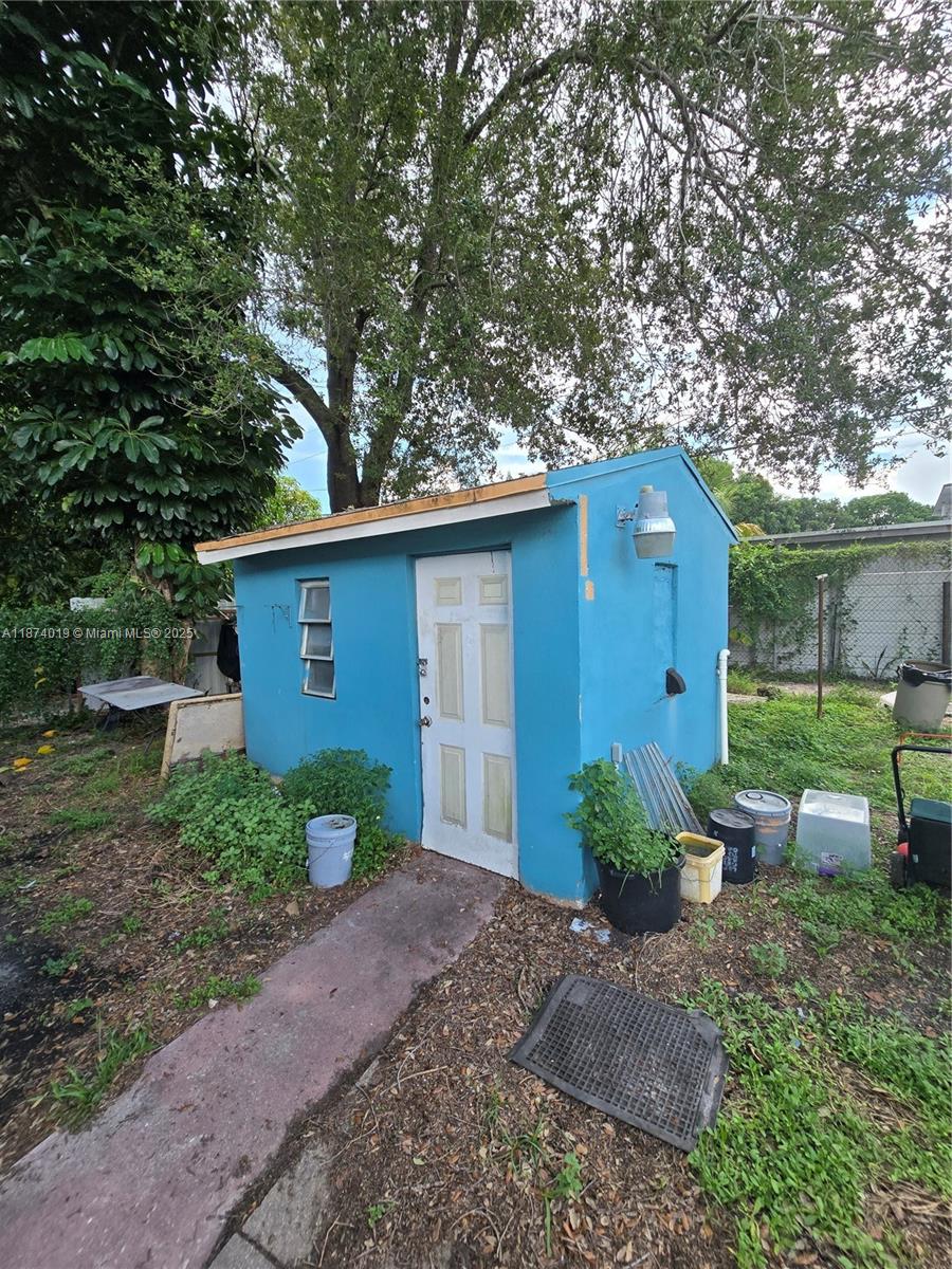 CAROLINDA PARK - Residential