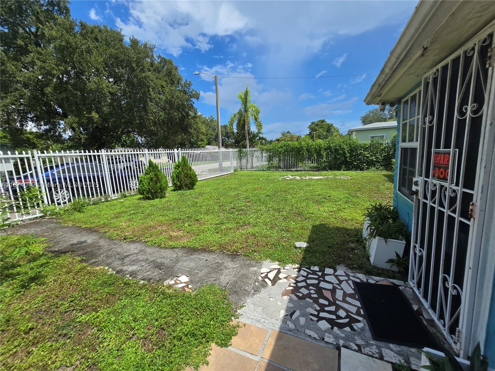 CAROLINDA PARK - Residential
