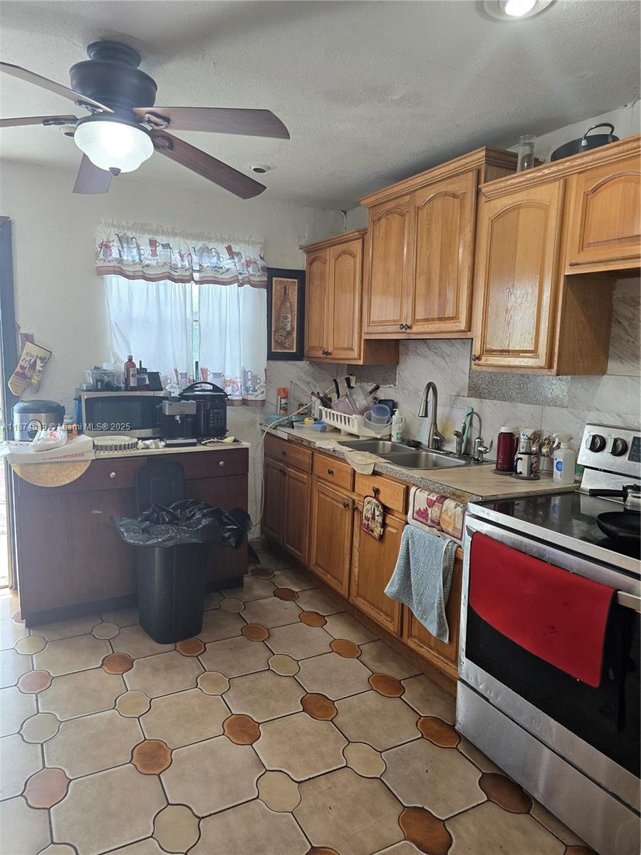 CAROLINDA PARK - Residential