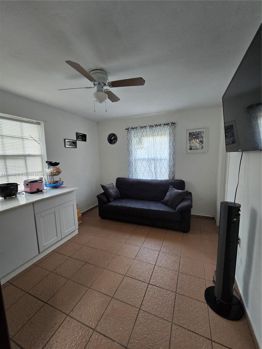 CAROLINDA PARK - Residential