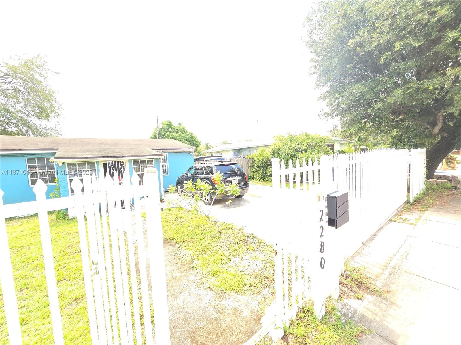 CAROLINDA PARK - Residential