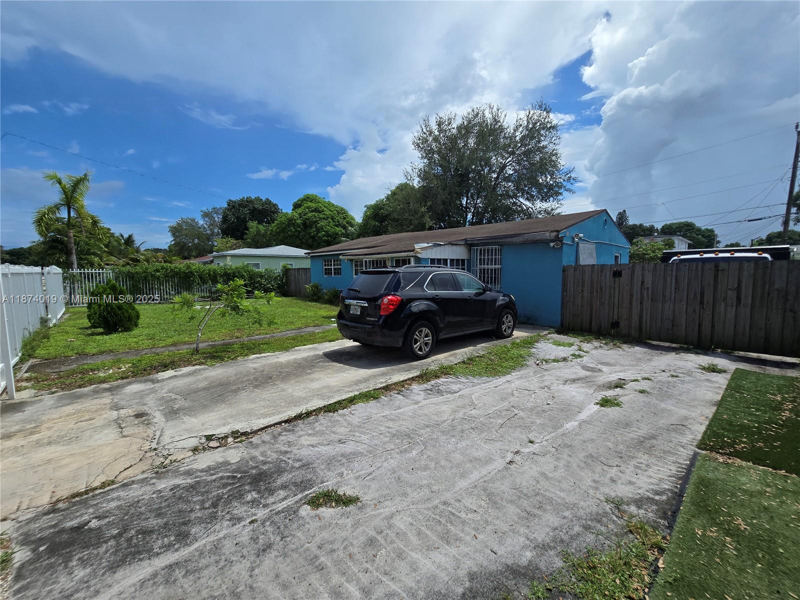 CAROLINDA PARK - Residential