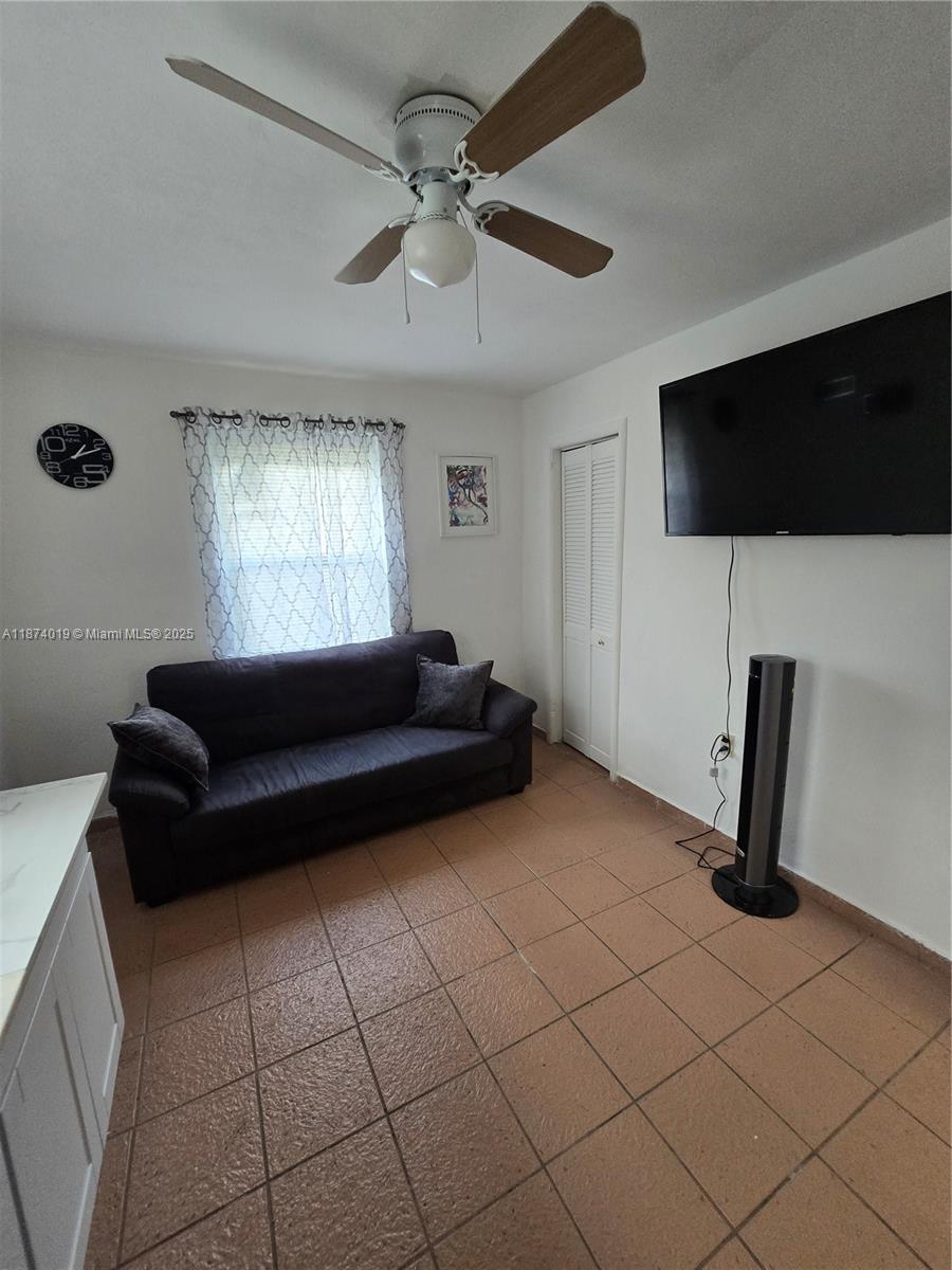 CAROLINDA PARK - Residential