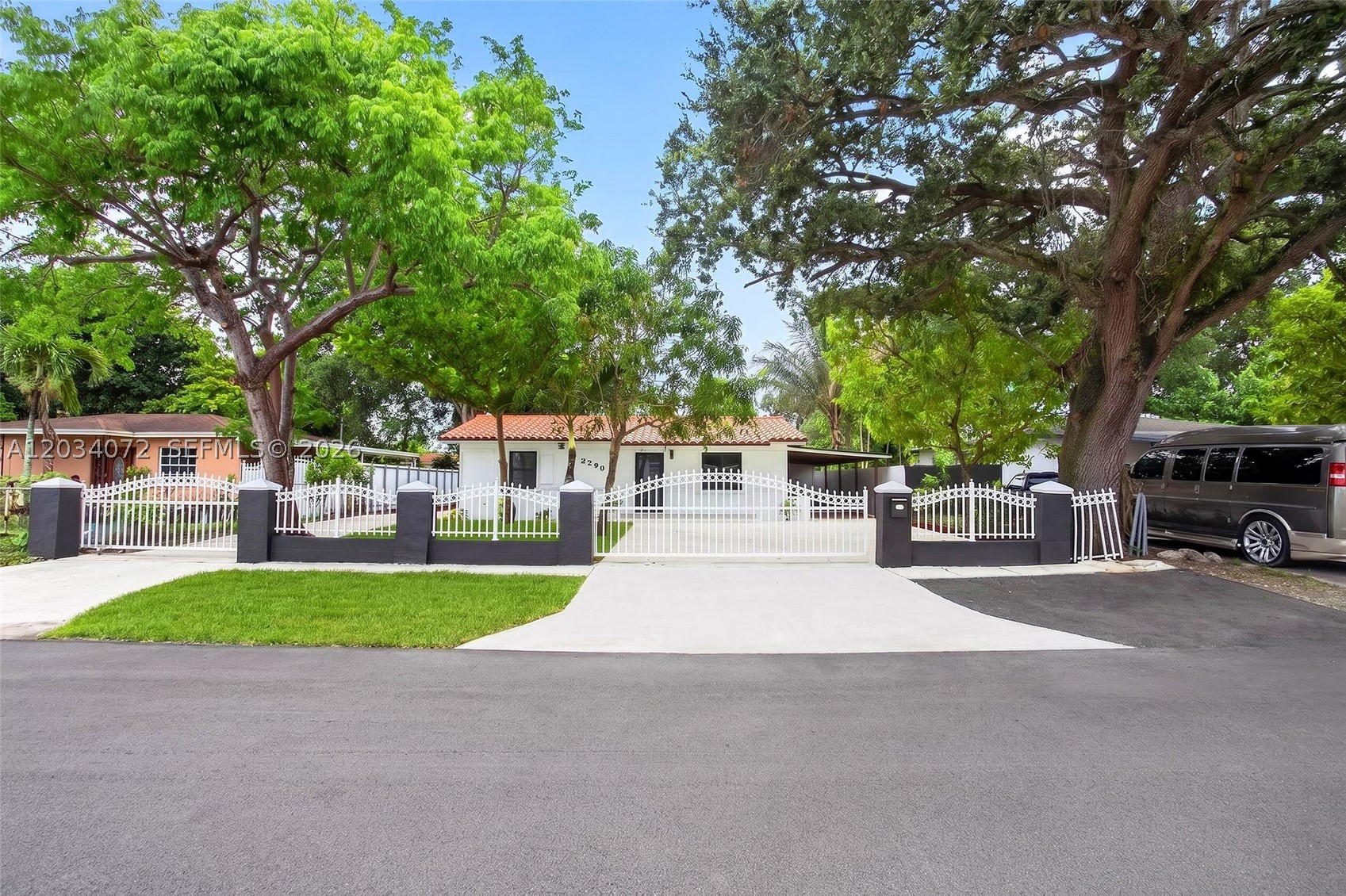Excellent opportunity to own a spacious 6-bedroom, 5-bathroom property offering exceptional flexibility and strong income-producing potential. Its functional layout provides multiple possibilities for large families, multi-generational living, or investment opportunities. Situated on a fenced lot with ample private parking. Ideally located in Miami, close to schools, shopping centers, and major transportation routes. No HOA and great potential to customize and make it your own. A unique opportunity with endless possibilities.