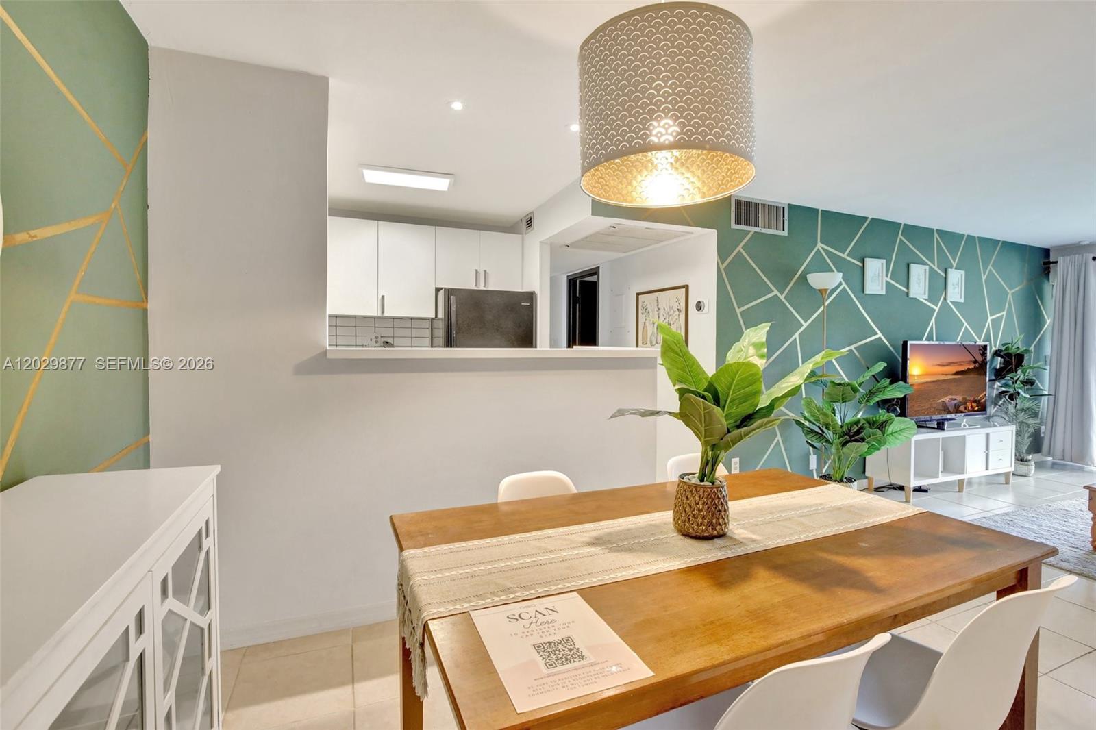 HAMPTON COURT CONDO - Residential