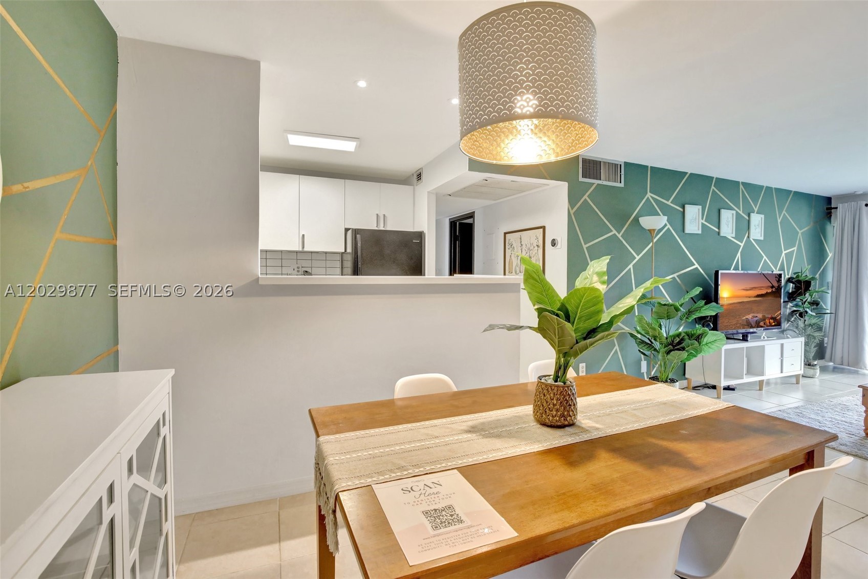 HAMPTON COURT CONDO - Residential