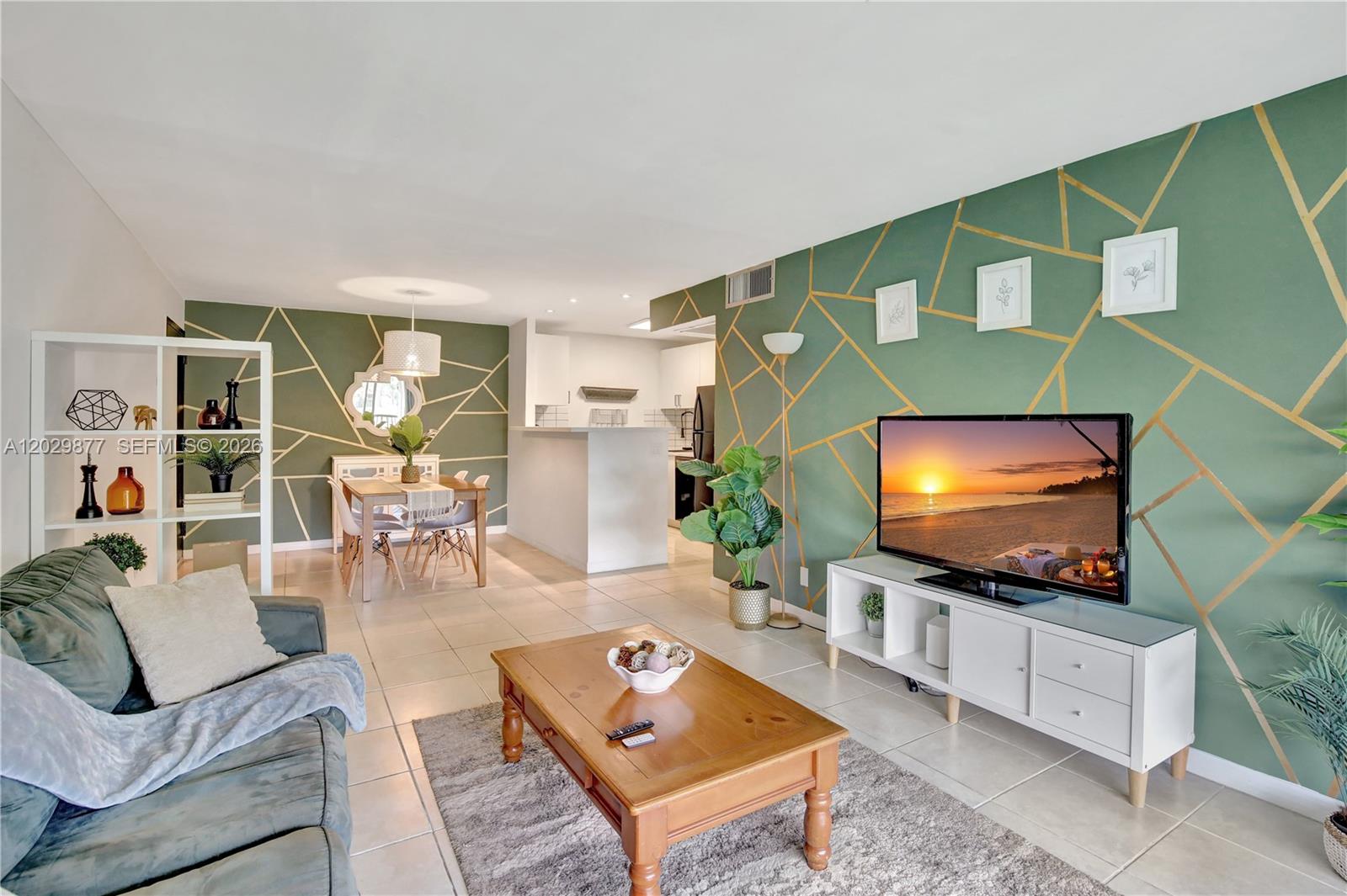 HAMPTON COURT CONDO - Residential