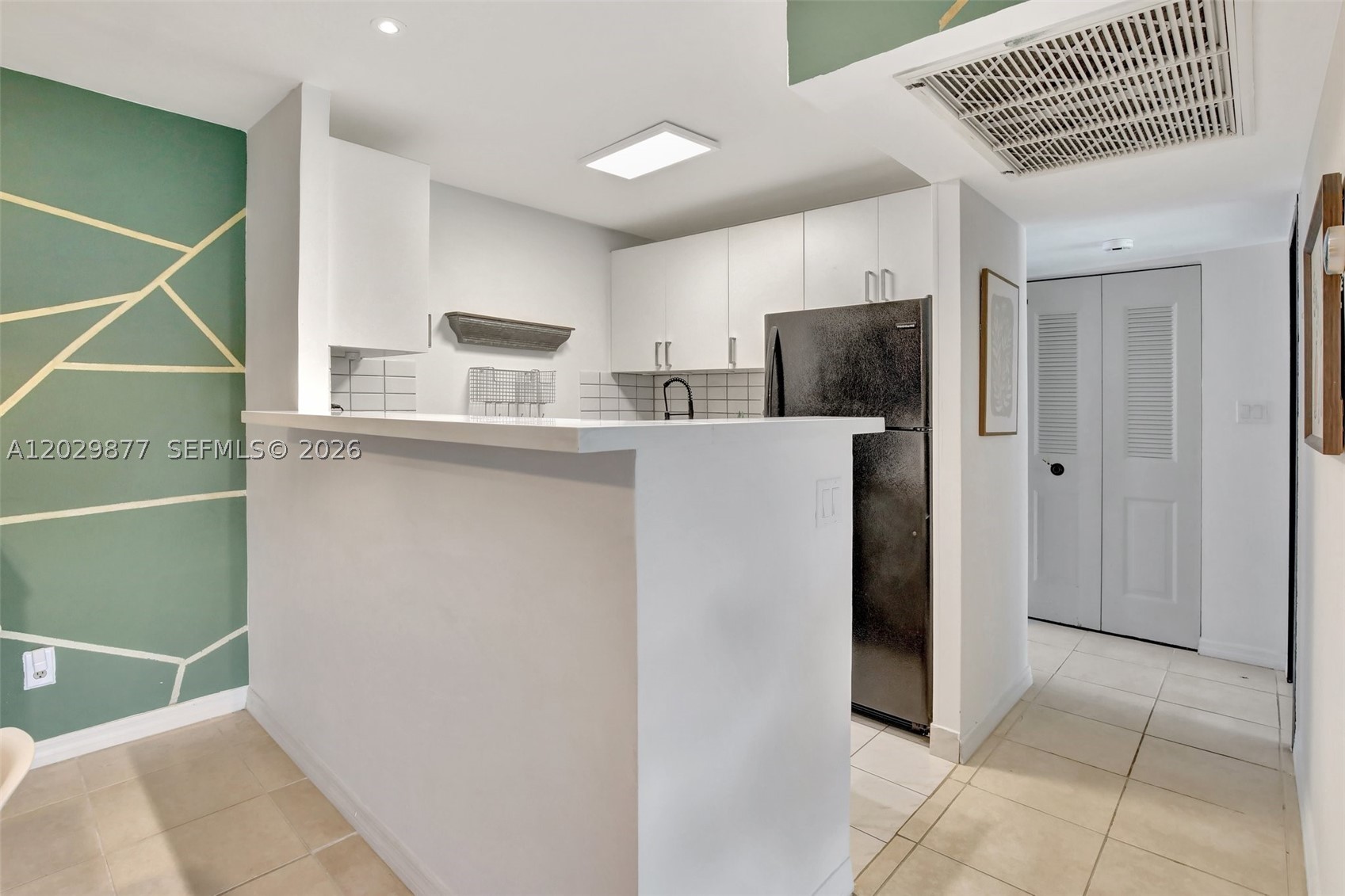 HAMPTON COURT CONDO - Residential