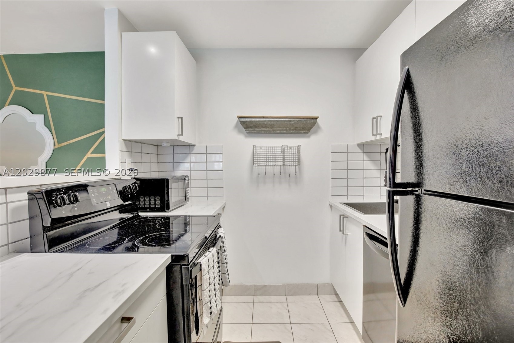 HAMPTON COURT CONDO - Residential
