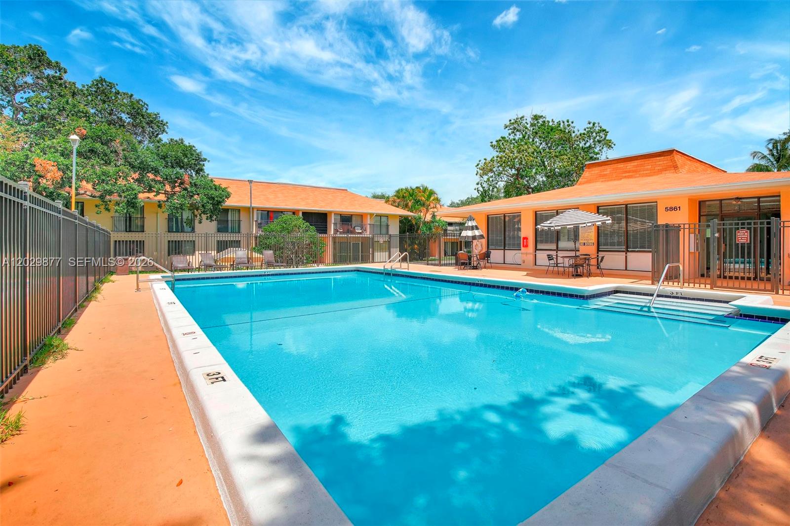 HAMPTON COURT CONDO - Residential
