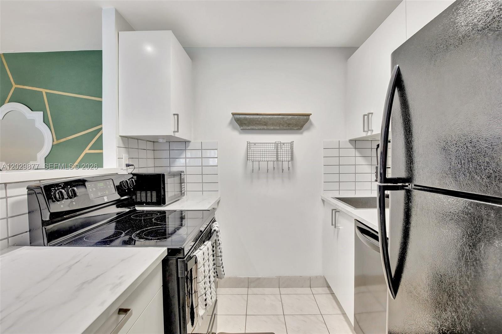 HAMPTON COURT CONDO - Residential