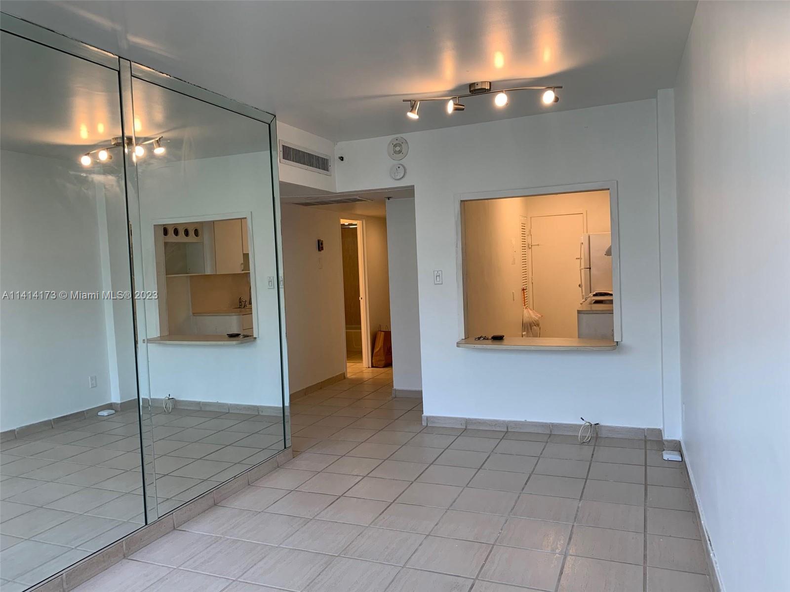 THE DECOPLAGE CONDO - Residential Lease