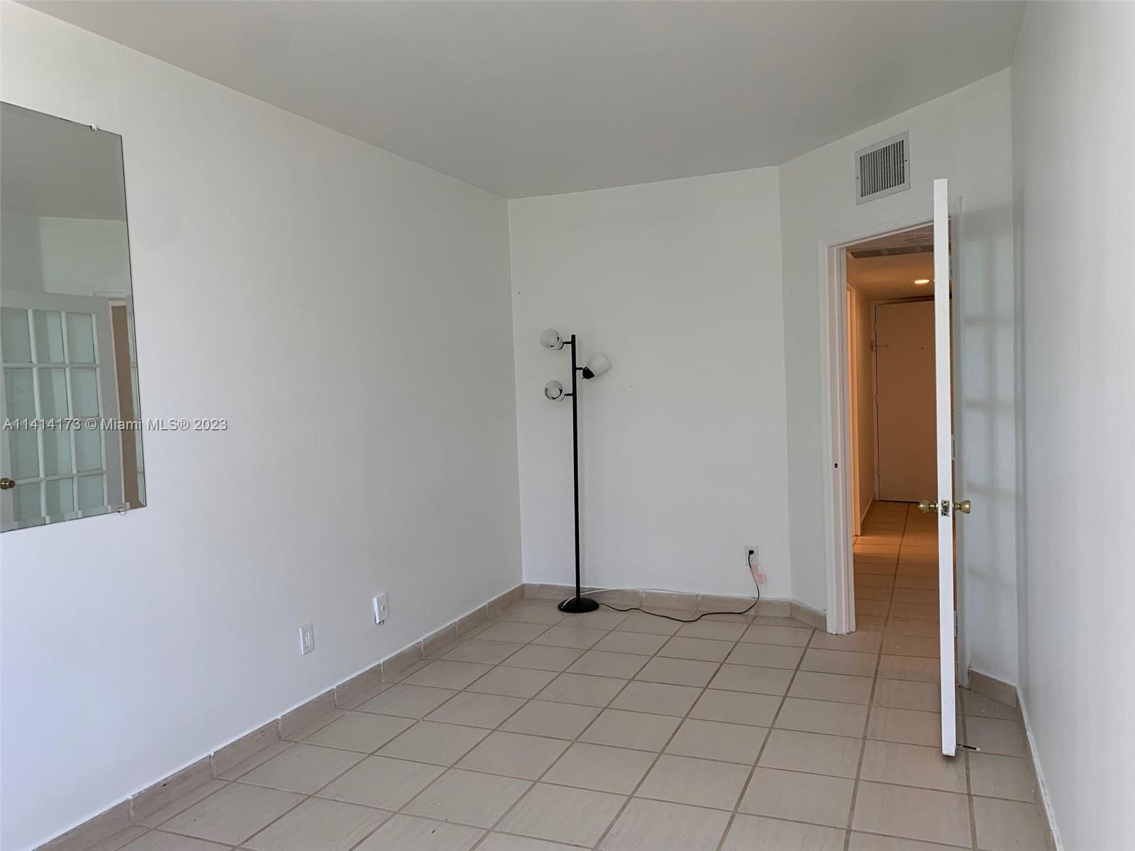 THE DECOPLAGE CONDO - Residential Lease