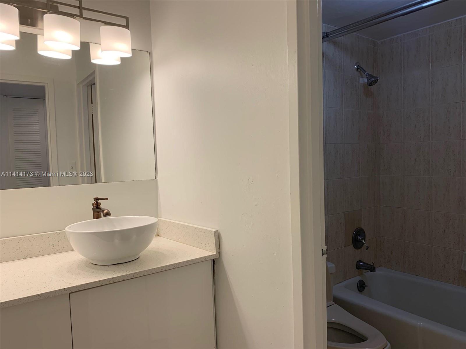 THE DECOPLAGE CONDO - Residential Lease