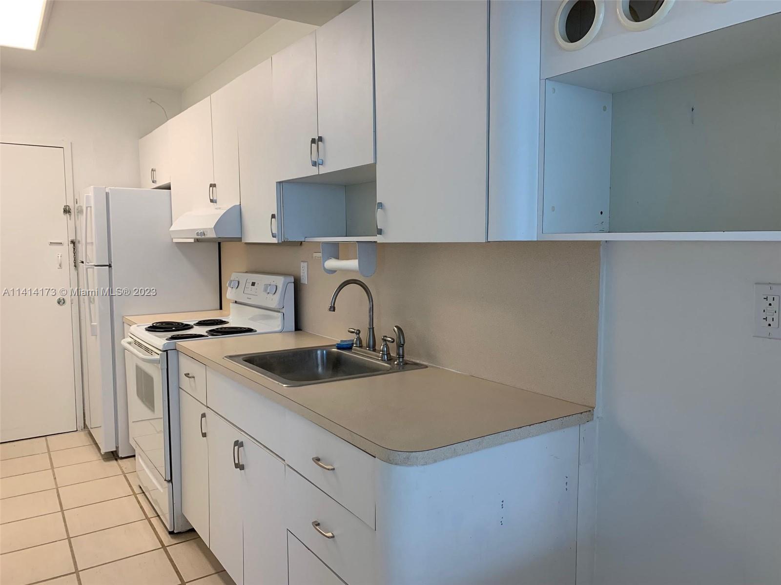 THE DECOPLAGE CONDO - Residential Lease