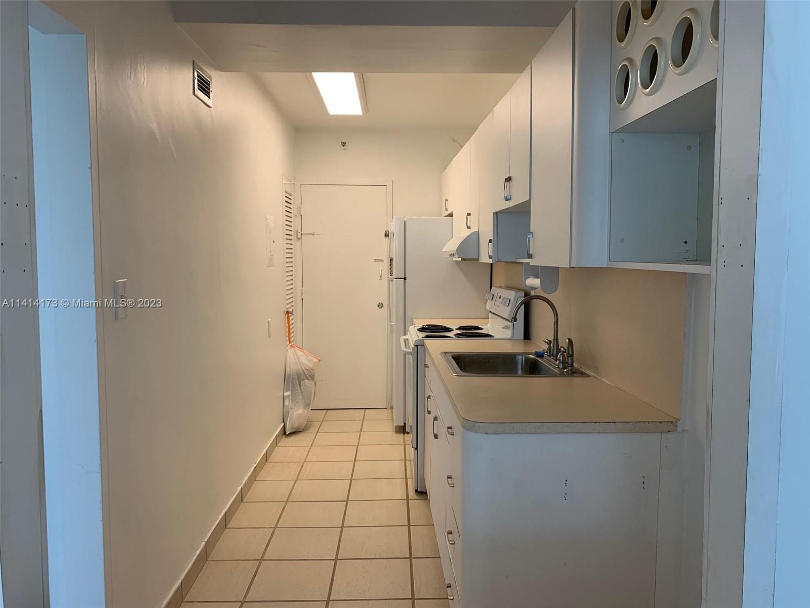 THE DECOPLAGE CONDO - Residential Lease