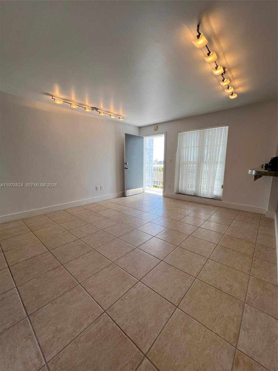 GOLDEN HOUSE CONDO - Residential