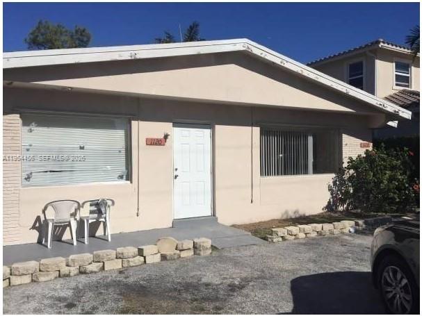 Excellent investment opportunity in an unbeatable location. This duplex is strategically located near US-1, Las Olas Boulevard, and just minutes from the beach. The property features two independent 1-bedroom, 1-bathroom apartments, both currently rented, guaranteeing immediate income. It includes new appliances and a large private yard with great potential for expansion or further development. This is an ideal property for investors seeking profitability and appreciation in one of the most desirable areas.
