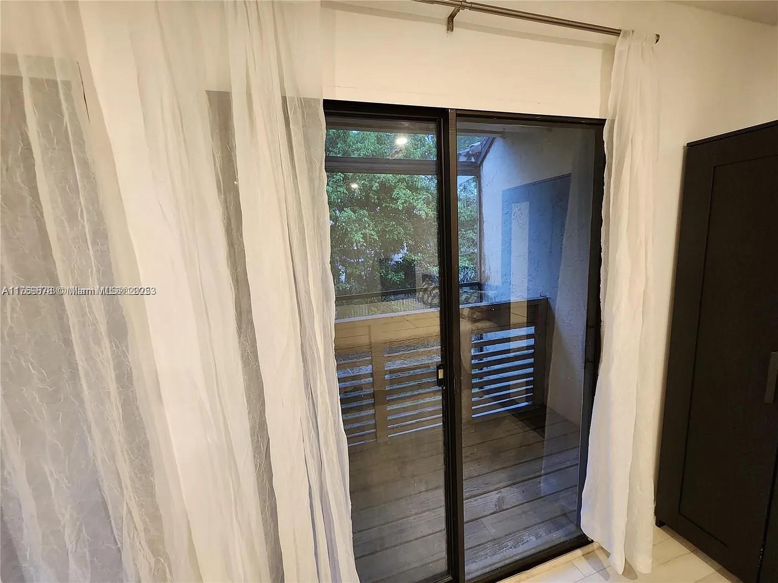 MAPLEWOOD TOWNHOUSES COND - Residential Lease