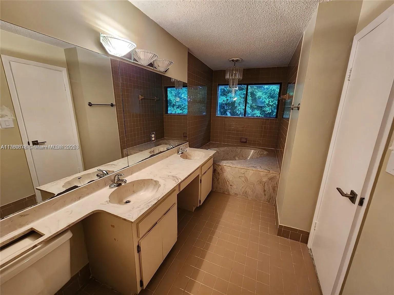 MAPLEWOOD TOWNHOUSES COND - Residential Lease