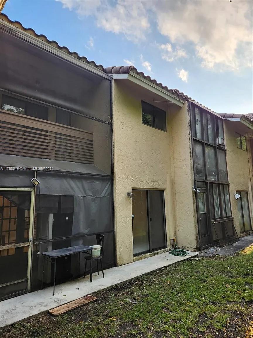 MAPLEWOOD TOWNHOUSES COND - Residential Lease