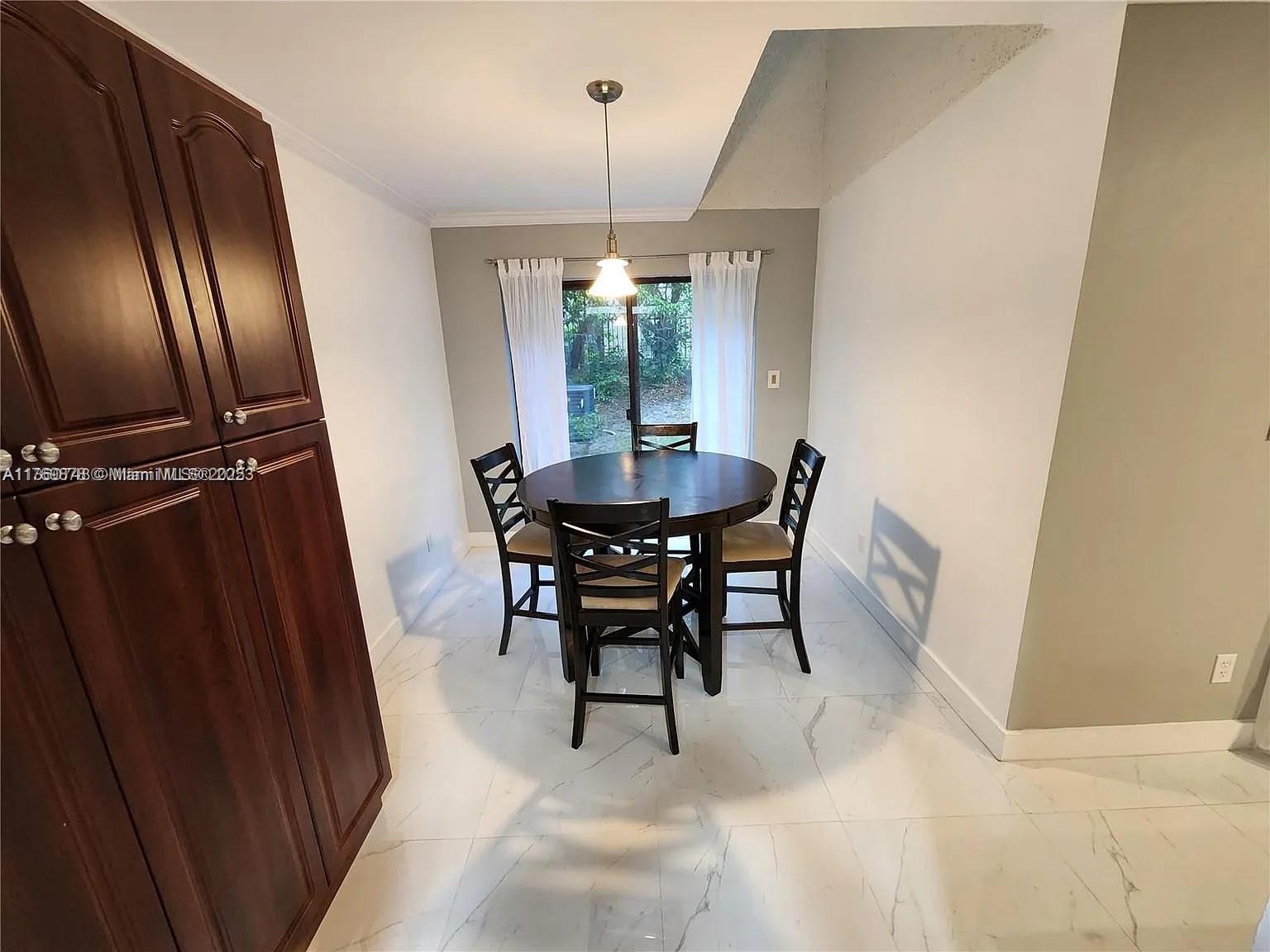 MAPLEWOOD TOWNHOUSES COND - Residential Lease