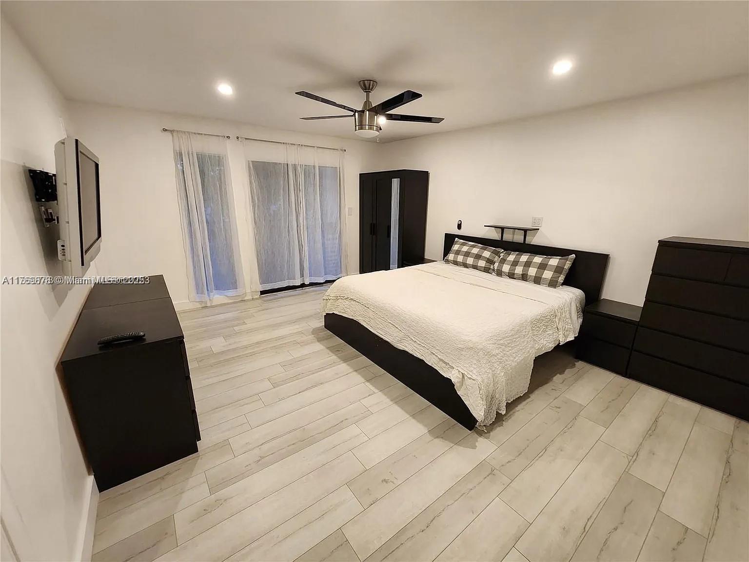 MAPLEWOOD TOWNHOUSES COND - Residential Lease