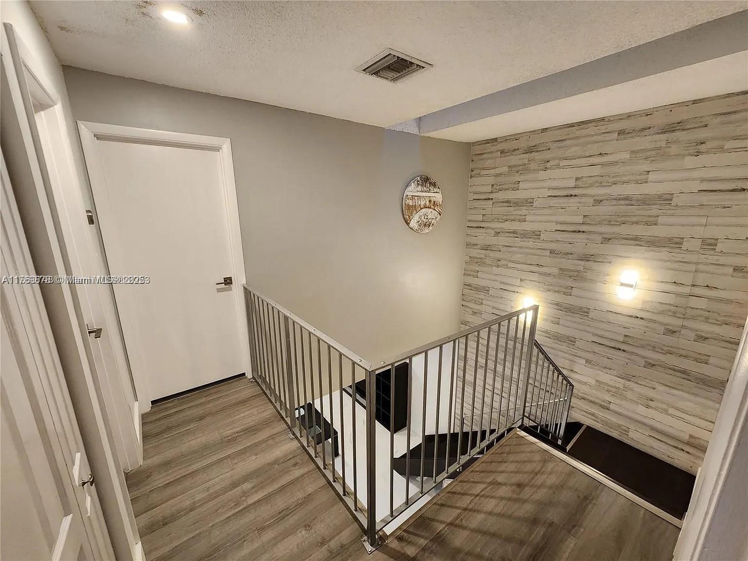 MAPLEWOOD TOWNHOUSES COND - Residential Lease