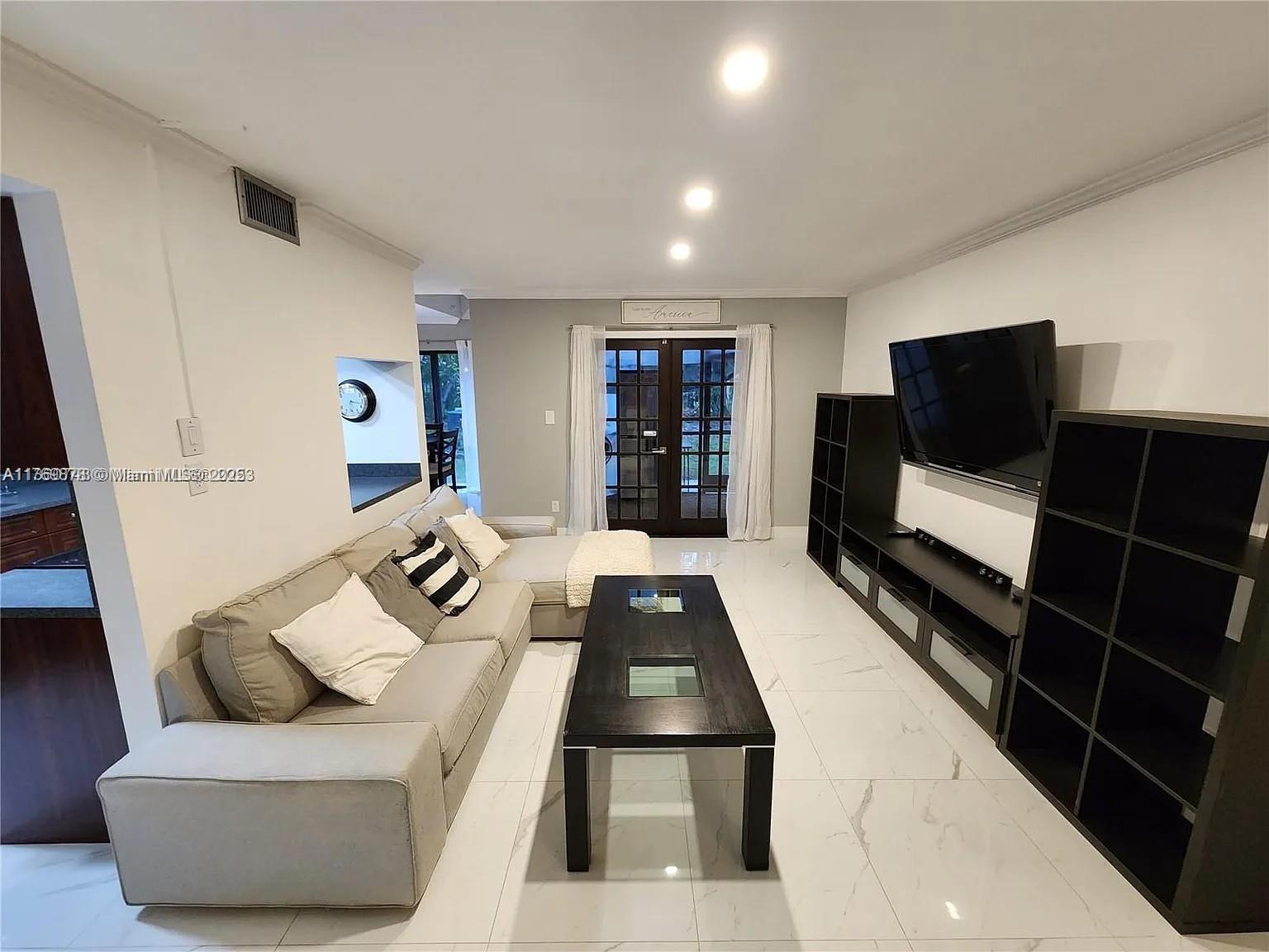 AMAZING SPACIOUS TOWNHOUSE WITH 4 BEDROOM, 3 FULL BATHROOM!
ABSOLUTELY GORGEOUS WITH OVER 1,600 SQFT. 
CLOSE TO STORES, RESTAURANTES, PARKS. ONLY 15 MINUTES FROM SAWGRASS MILLS.
MINUTES FROM MAJOR EXPRESSWAYS
LOCATION, LOCATION, LOCATION