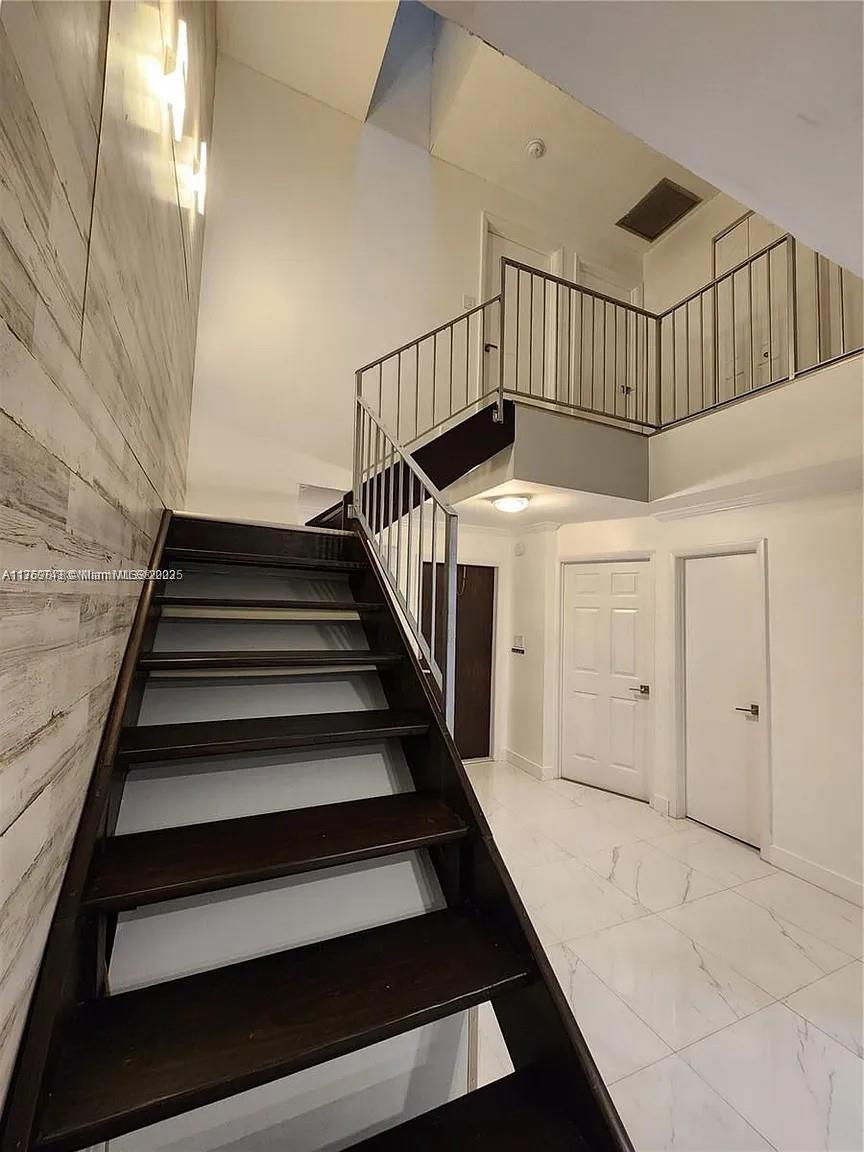 MAPLEWOOD TOWNHOUSES COND - Residential Lease
