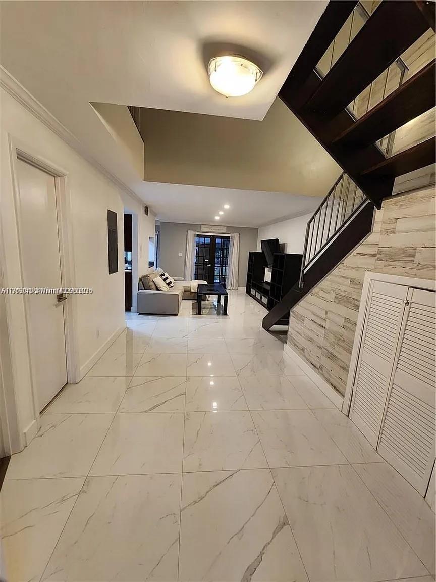 MAPLEWOOD TOWNHOUSES COND - Residential Lease