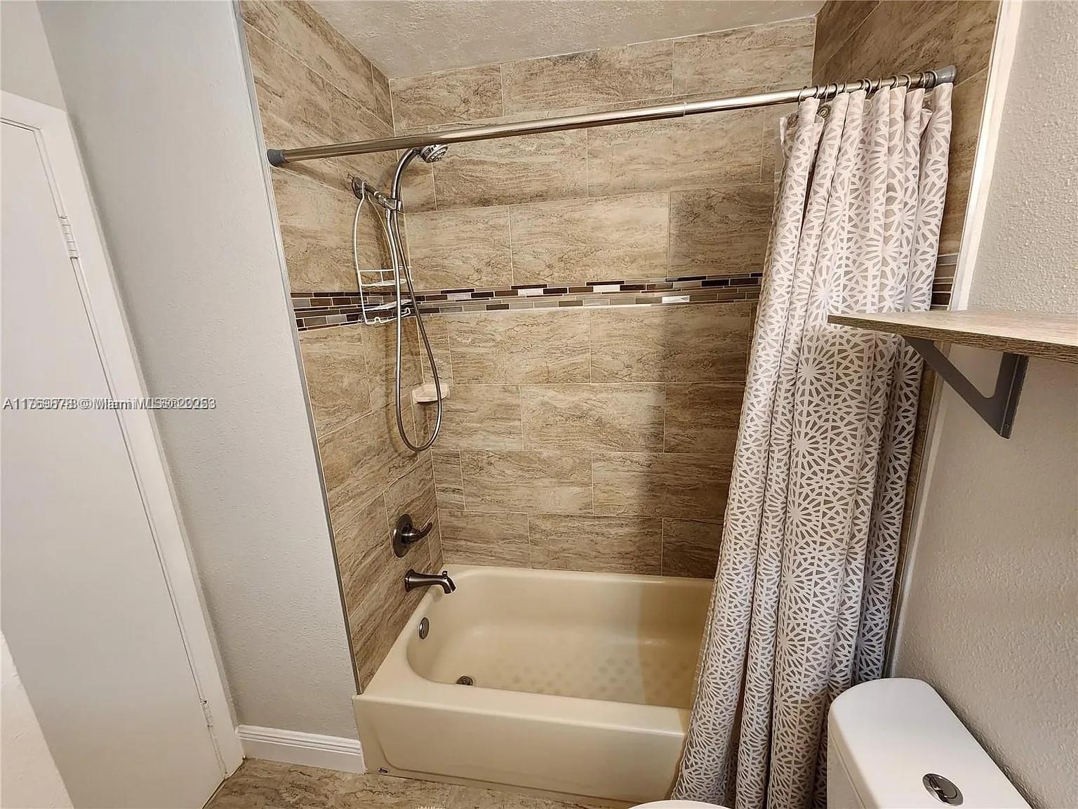 MAPLEWOOD TOWNHOUSES COND - Residential Lease