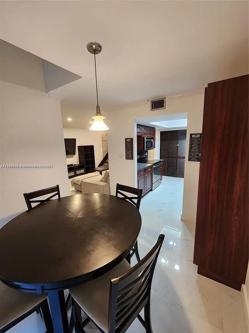 MAPLEWOOD TOWNHOUSES COND - Residential Lease