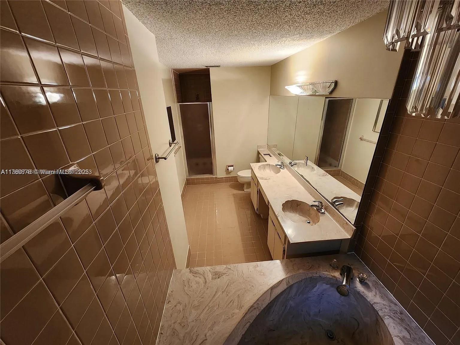 MAPLEWOOD TOWNHOUSES COND - Residential Lease