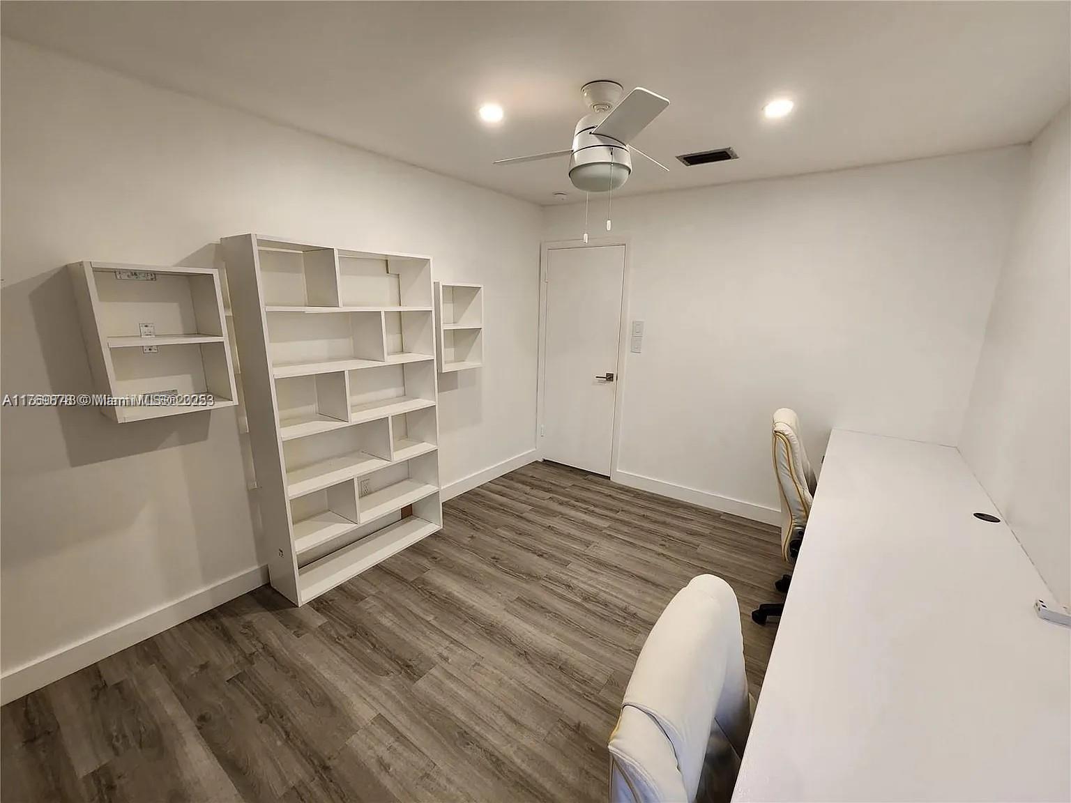 MAPLEWOOD TOWNHOUSES COND - Residential Lease