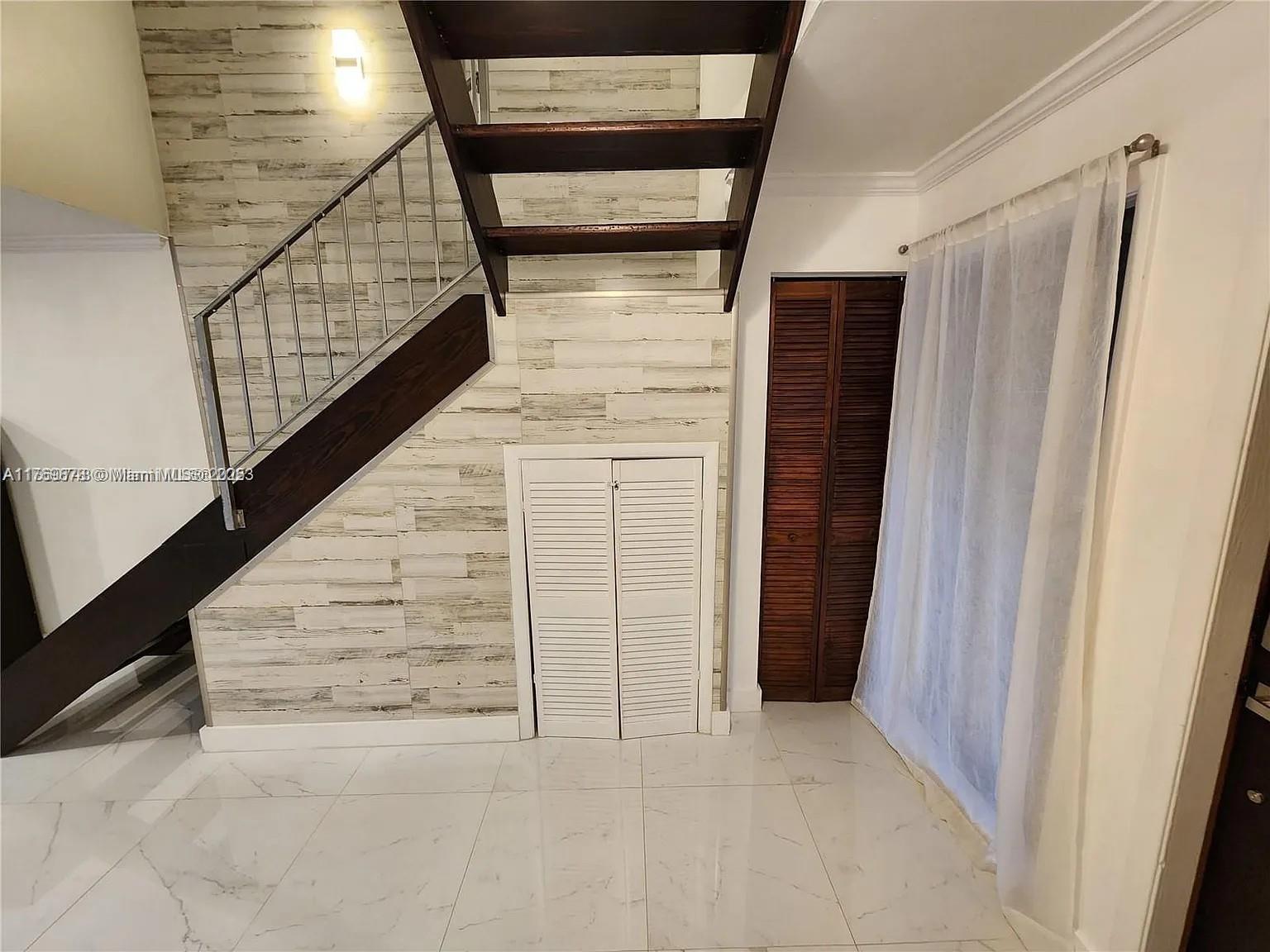 MAPLEWOOD TOWNHOUSES COND - Residential Lease