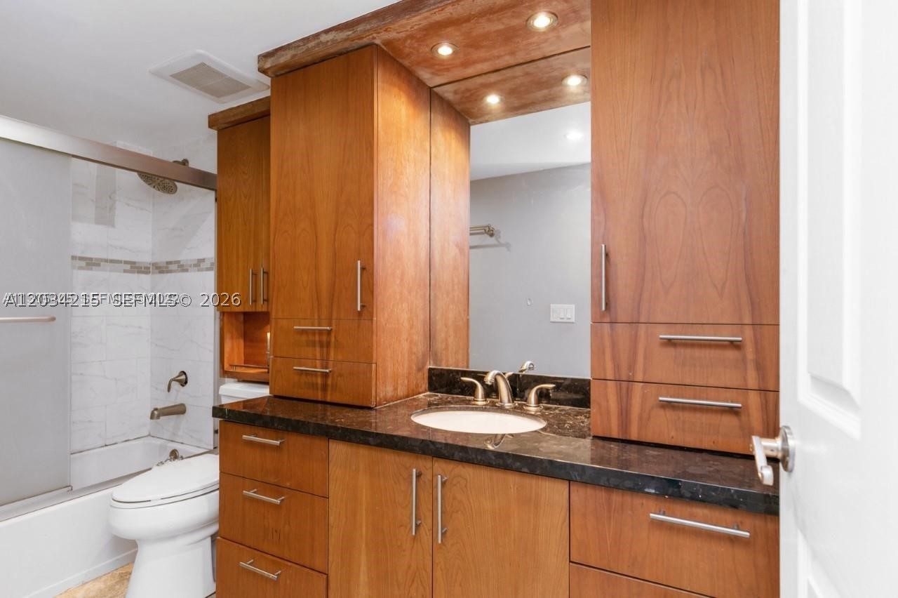 LAS VISTAS AT DORAL CONDO - Residential Lease