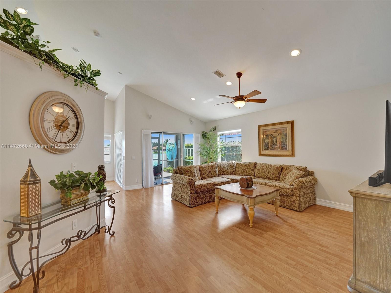 CORAL HARBOUR - Residential