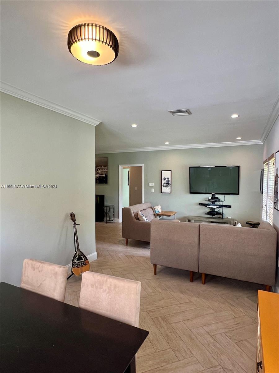 HOLLEMAN PARK - Residential Lease