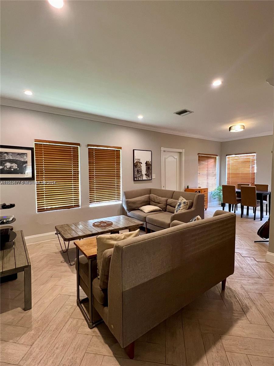 HOLLEMAN PARK - Residential Lease