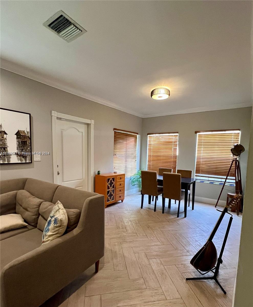 HOLLEMAN PARK - Residential Lease