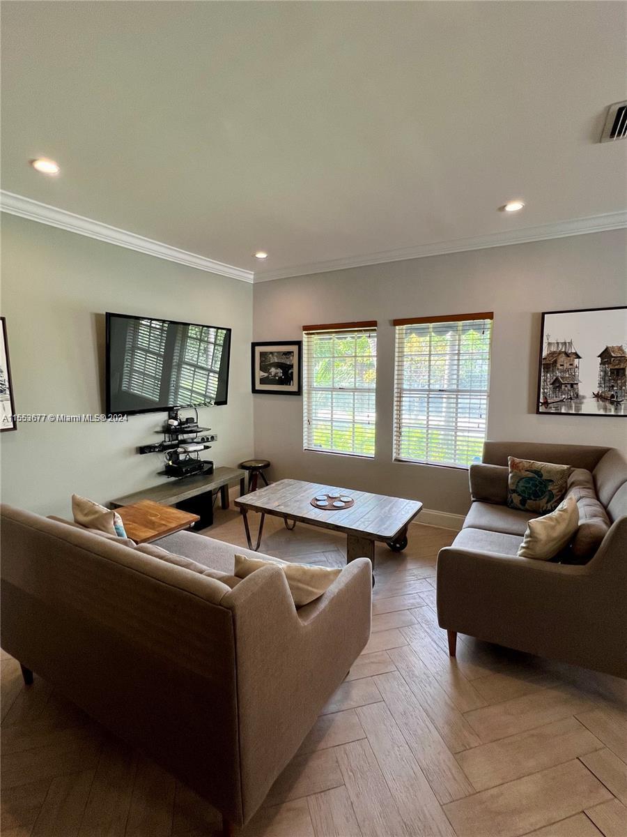 HOLLEMAN PARK - Residential Lease