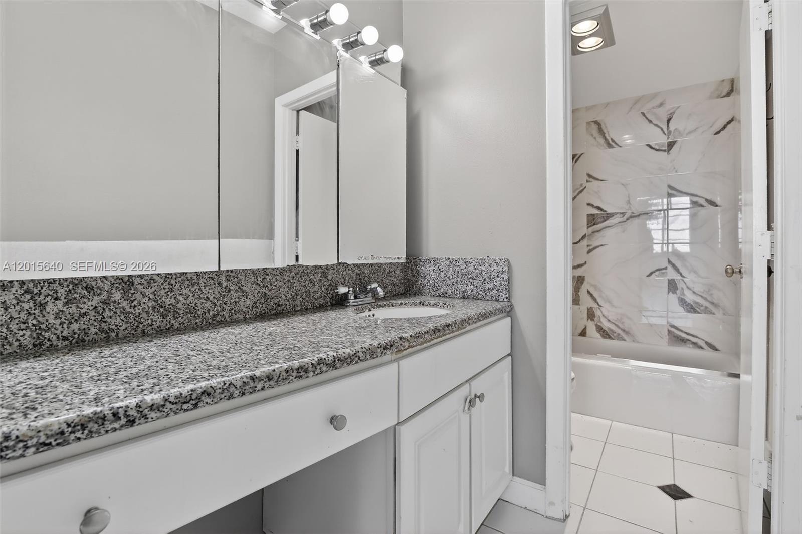 ARLEN HOUSE CONDO - Residential