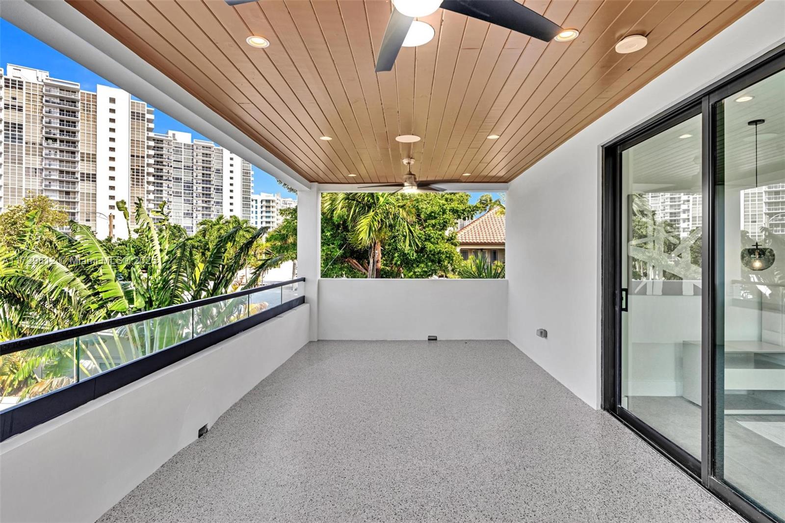 LAUDERDALE BEACH - Residential