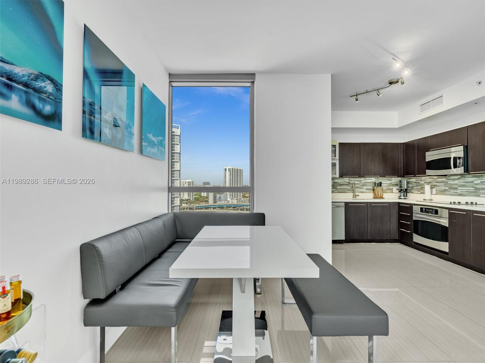 IVY CONDO - Residential
