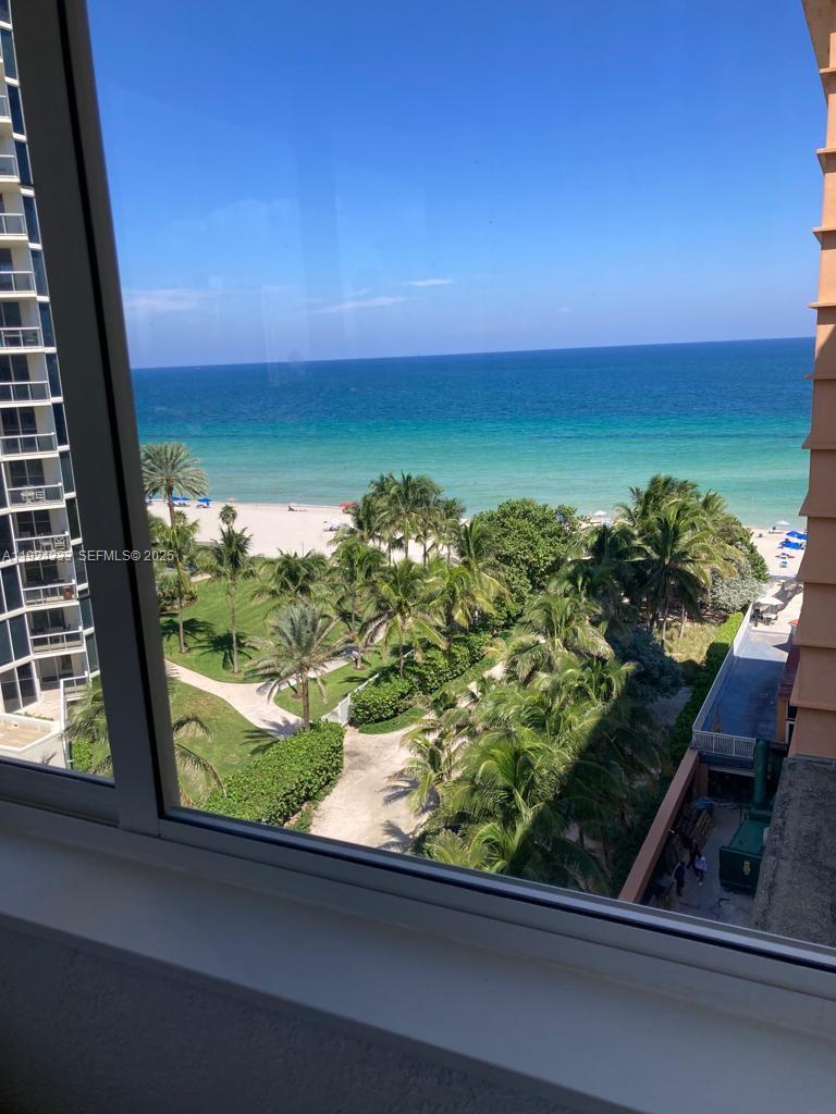 THE AVENTURA BEACH CLUB C - Residential
